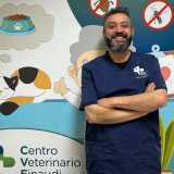 L'esperto � specializzato soprattutto nella cura di grandi mammiferi come orsi, leoni, trigri giraffe ed elefanti
